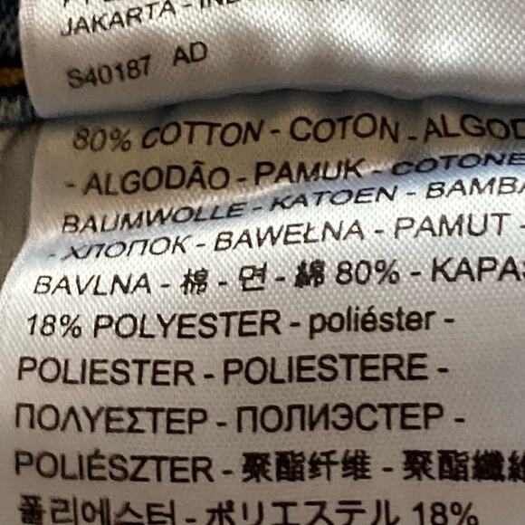 Levi's Bermuda Shorts Denim Shorts Jean Shorts Size 33 Slightly Distressed - Picture 9 of 10